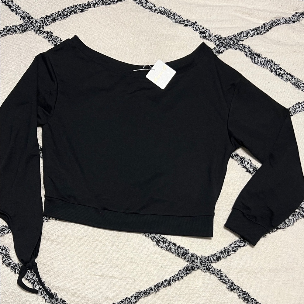New with tag size M black SexyCherry crop with one tie sleeve